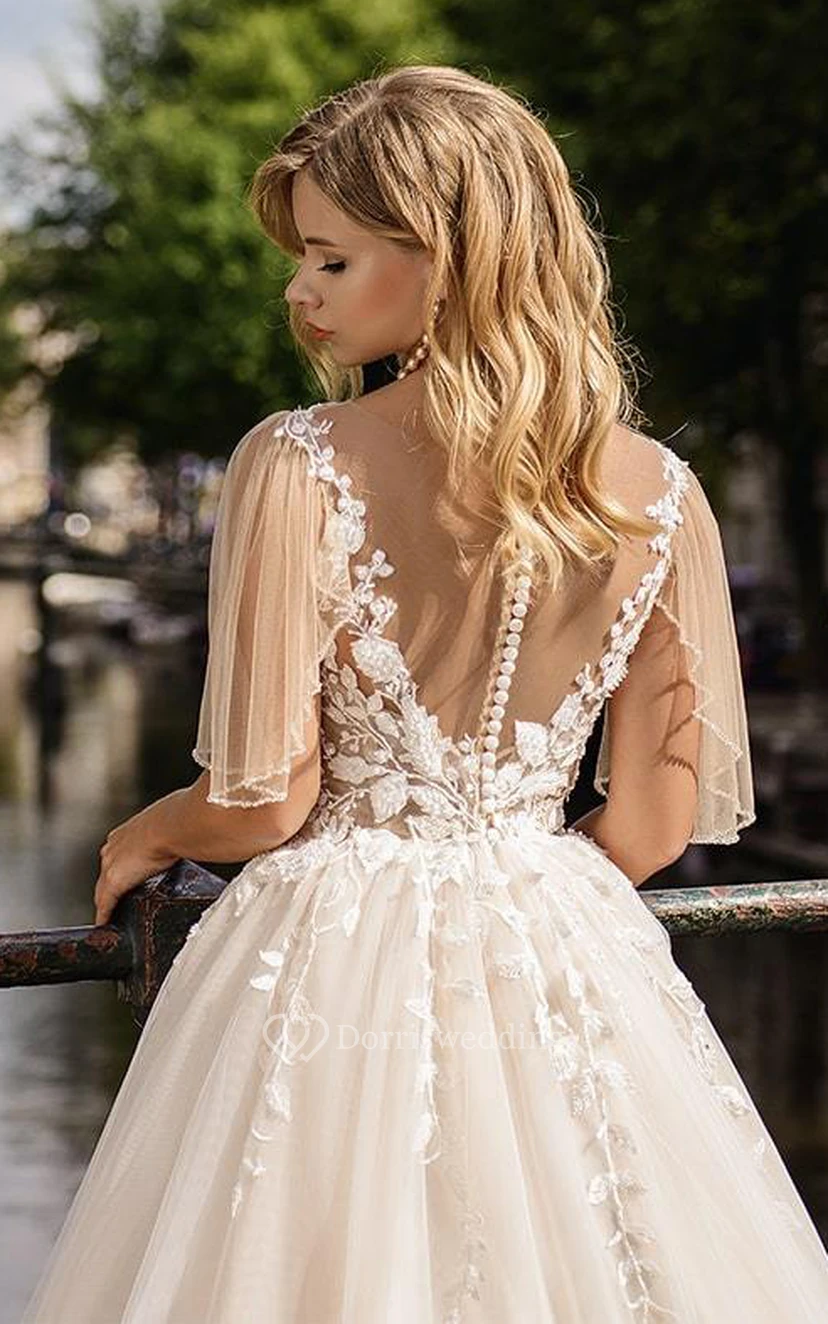 Robe de bal romantique en tulle et dentelle, col en V, traîne courte et fronces view 4