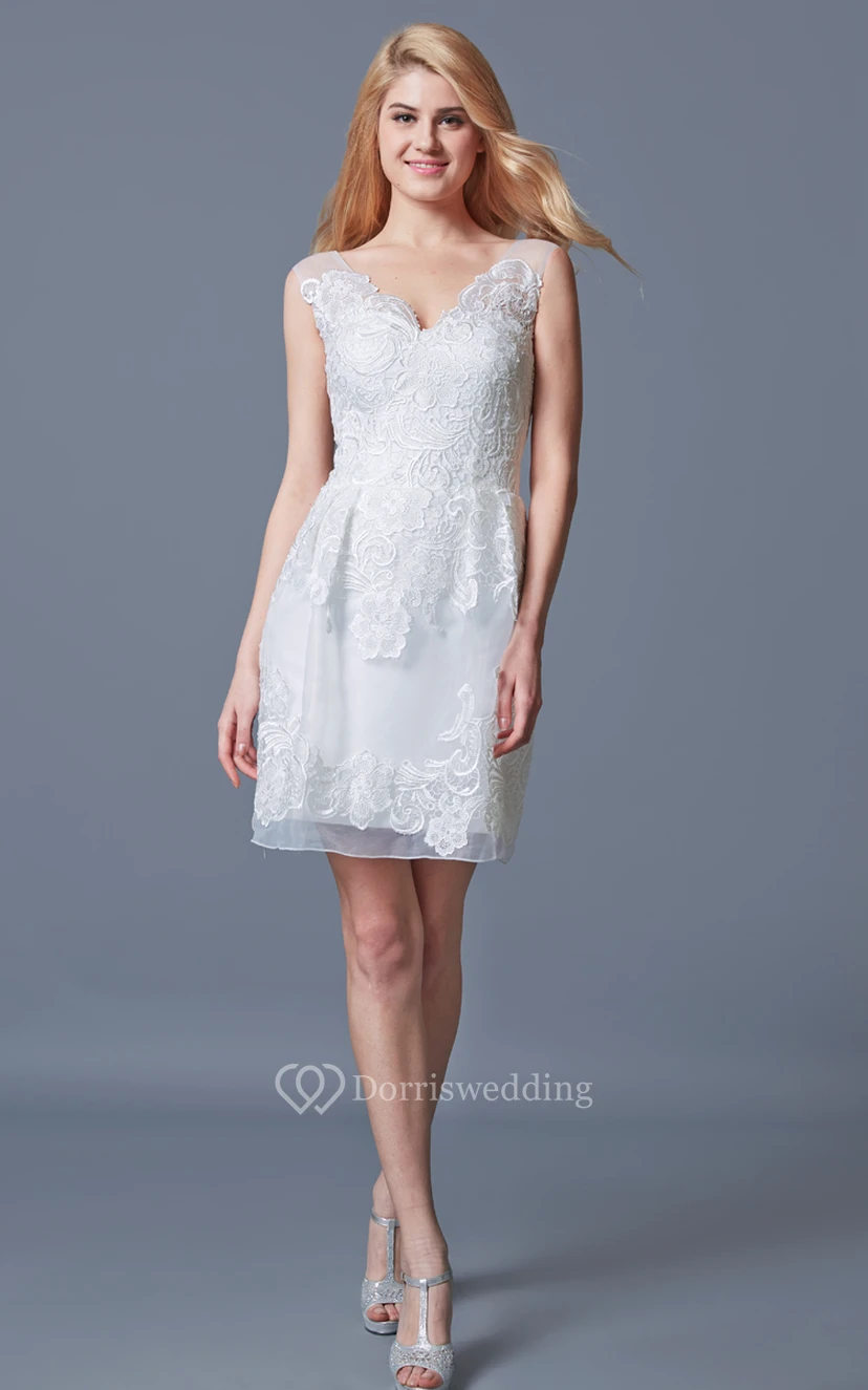 Elegantes ärmelloses kurzes A-Linien-Spitzenkleid mit Falten