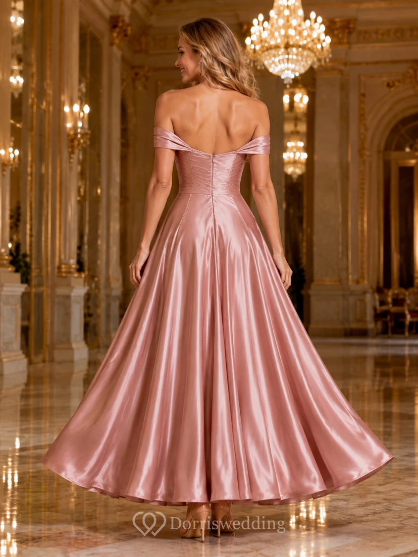 Glamuroso vestido de fiesta largo de satén rosa empolvado con escote Bardot. view 2