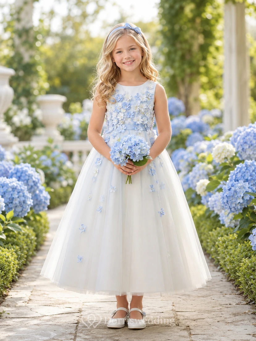 Vestido de niña de las flores azul hortensia con tul sin mangas, corte en A, apliques florales, cintura natural y falda larga hasta el suelo.