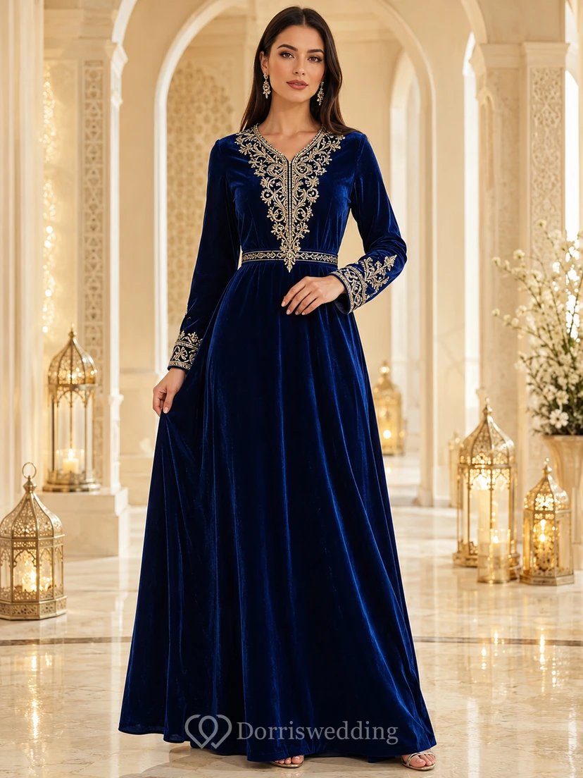 Luxuriöses dunkelblaues Samtkleid im A-Linien-Stil, bodenlang, mit V-Ausschnitt, Stickerei und langen Ärmeln zum Eid-Fest
