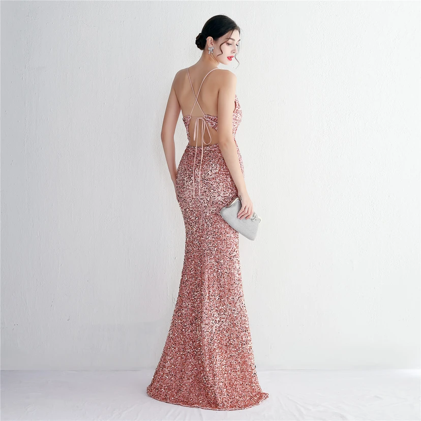 Paillettenbesetztes Abendkleid mit Samtsaum, langen Trägern und schmaler Silhouette für elegante Bankette view 38