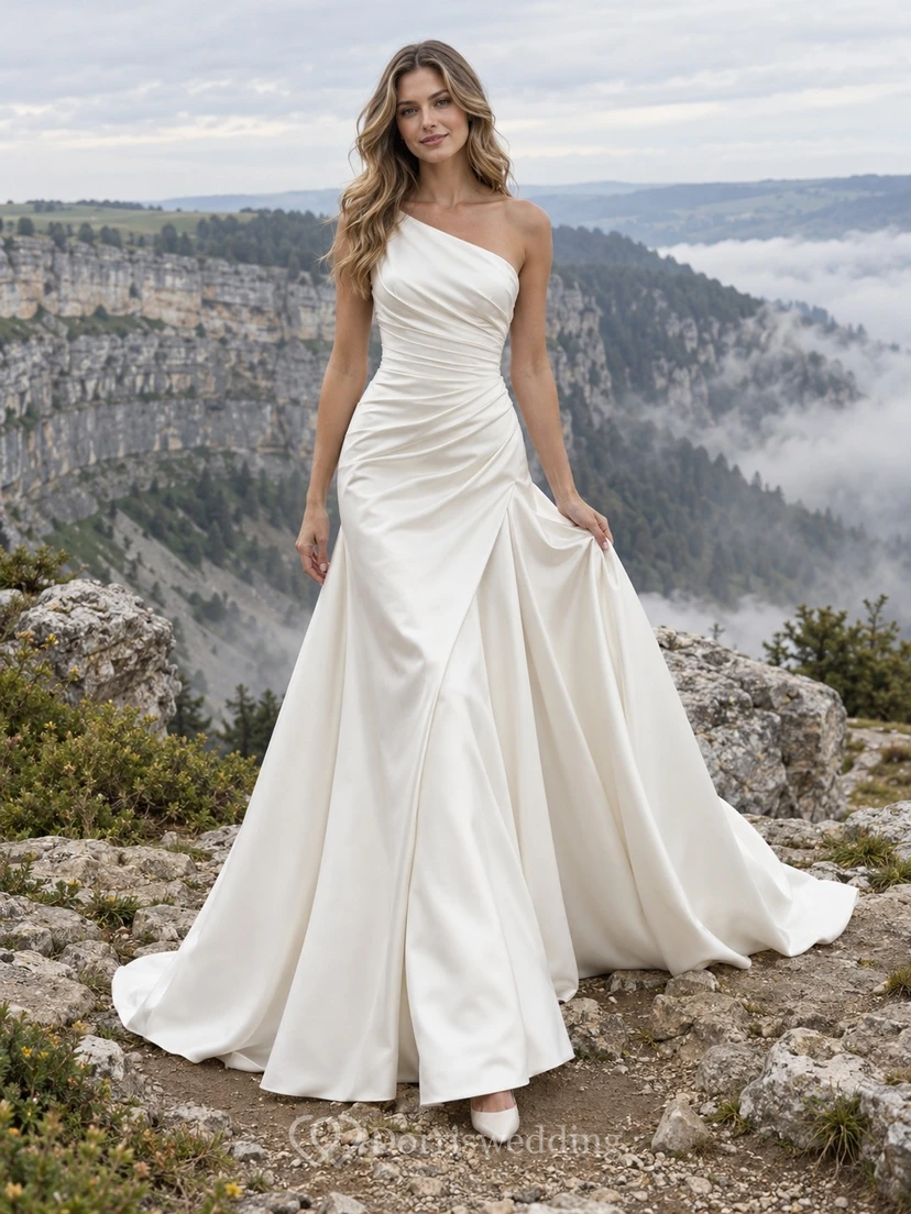 Vestido de novia moderno y sencillo de satén elástico con un solo hombro y cola larga hasta el suelo.