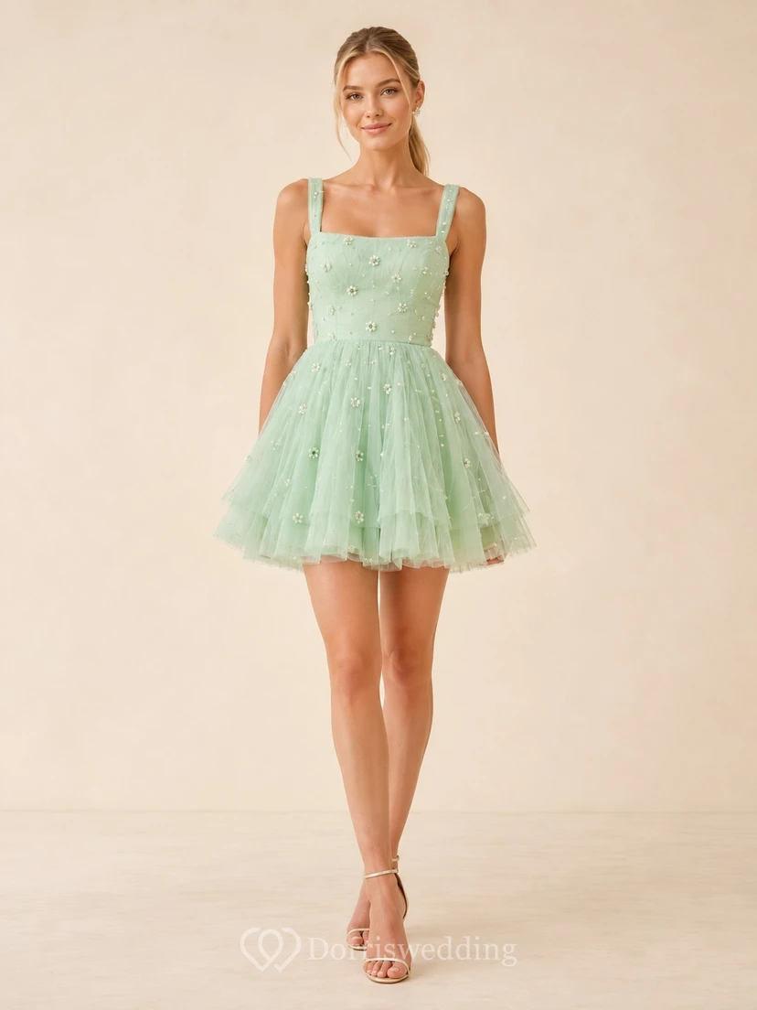 Mintfarbenes Tüll-Minikleid für den Homecoming-Ball mit zarten Perlenblüten und Stufenrock