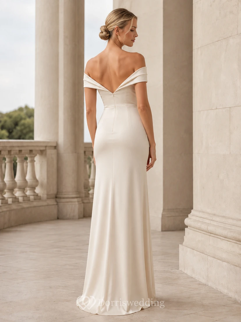 Vestido de lujo discreto con abertura y hombros descubiertos y perlas view 2