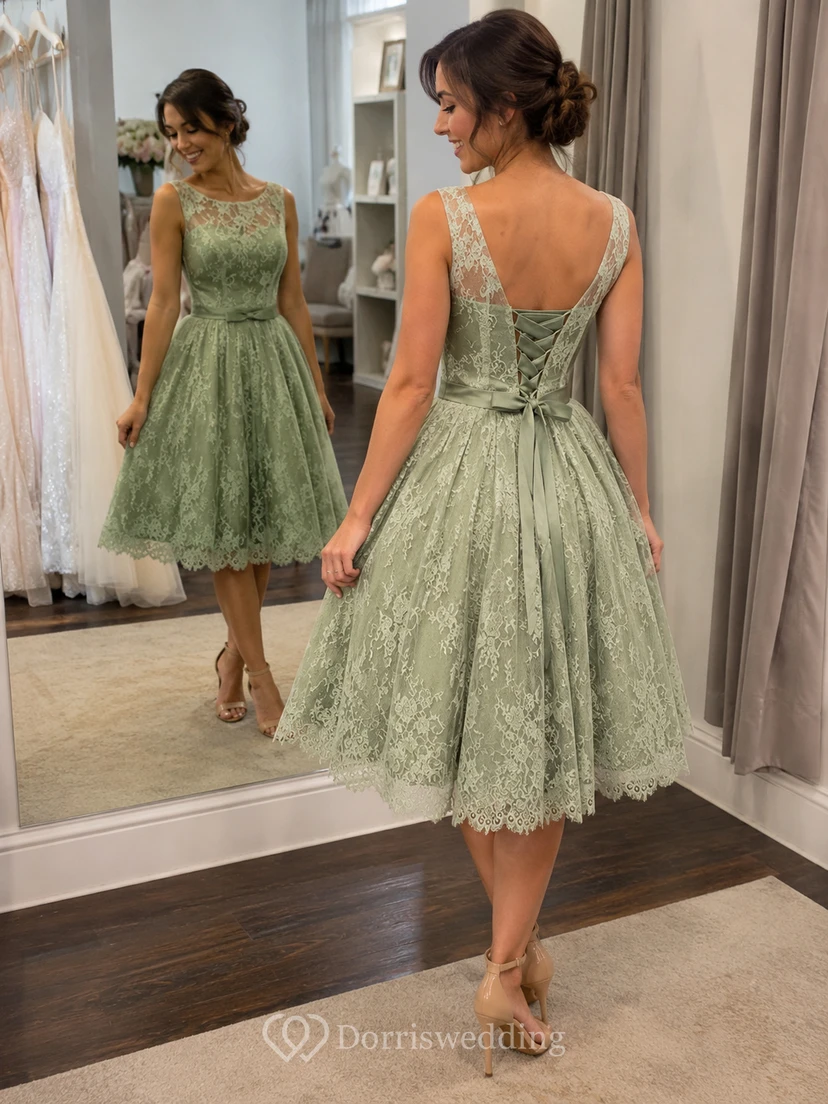 Robe trapèze arrivant au genou, manches courtes, ceinture en dentelle, plis et laçage view 8