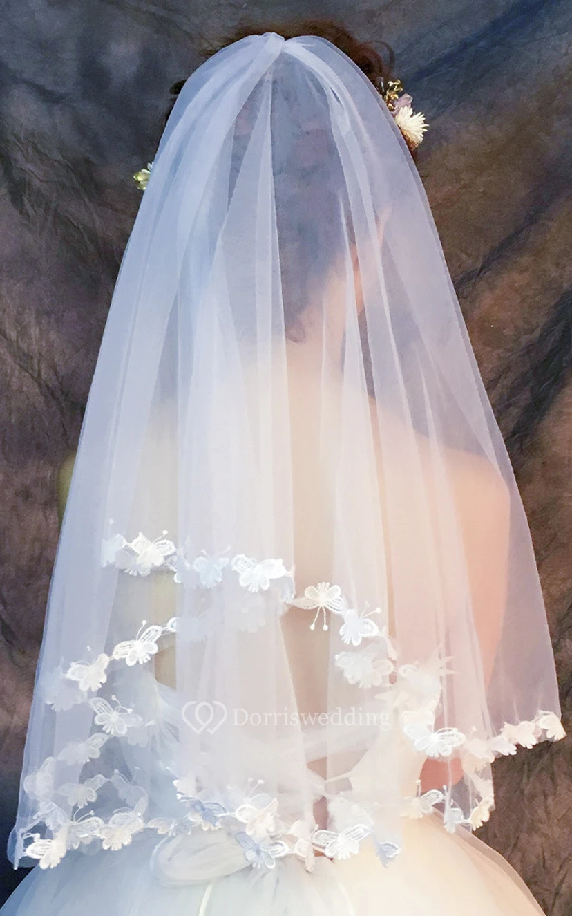 Short Elbow Wedding Veil with Flower Lace Edge view 2