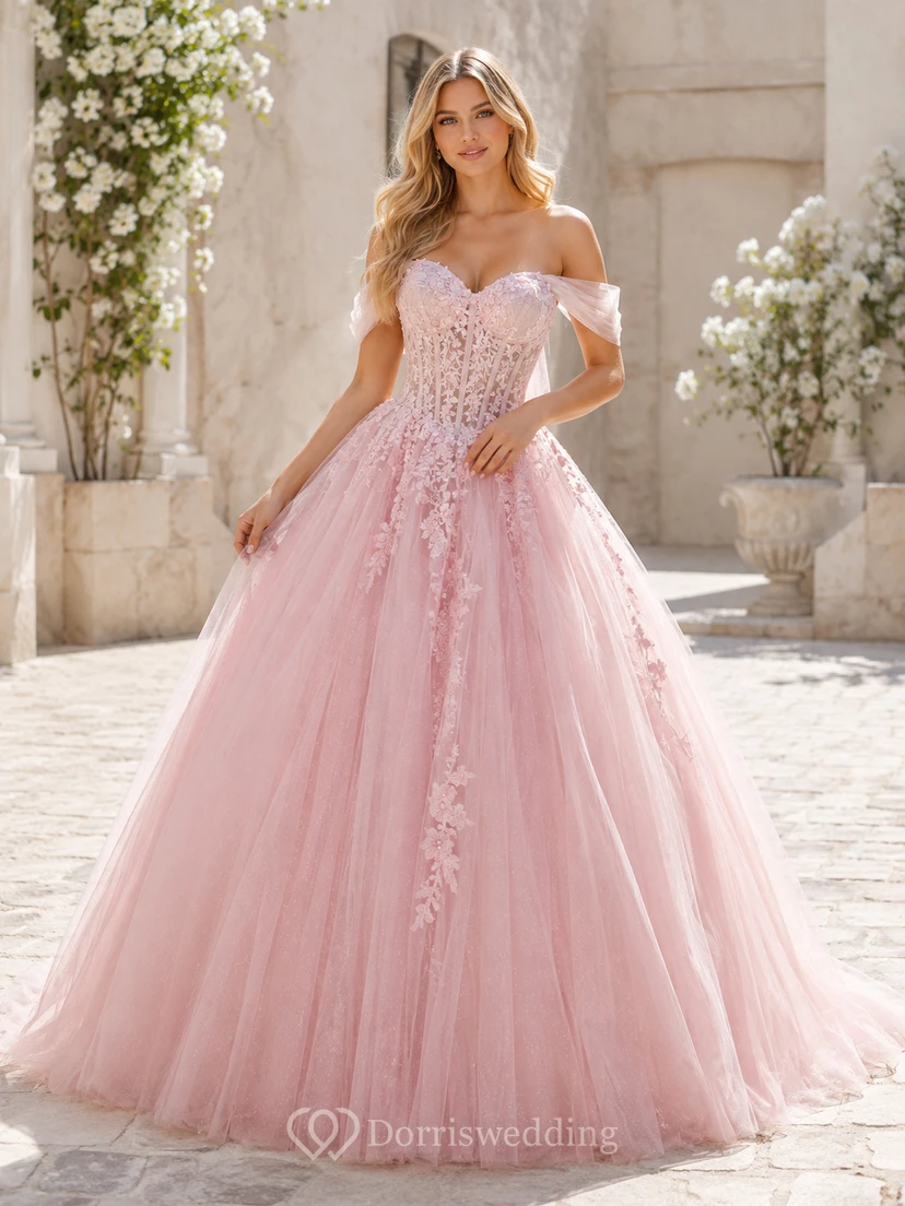 Robe de quinceañera d'été rose poudré, épaules dénudées, décolleté cœur, tulle vaporeux et dentelle florale, coupe trapèze