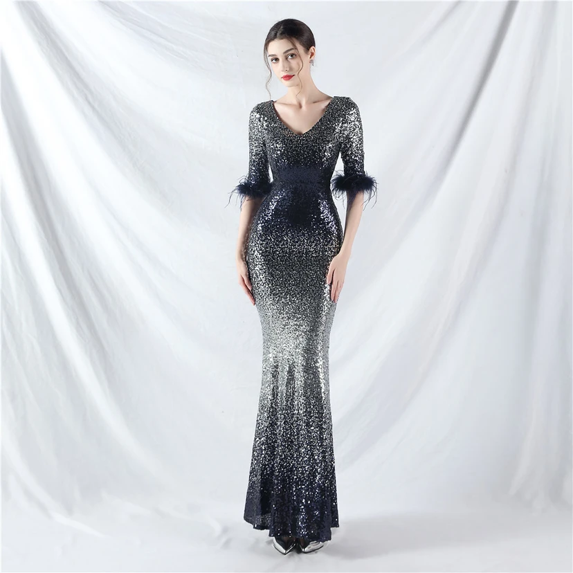 Robe de soirée artisanale à manches longues ornée de plumes d'autruche et de perles dégradées view 21