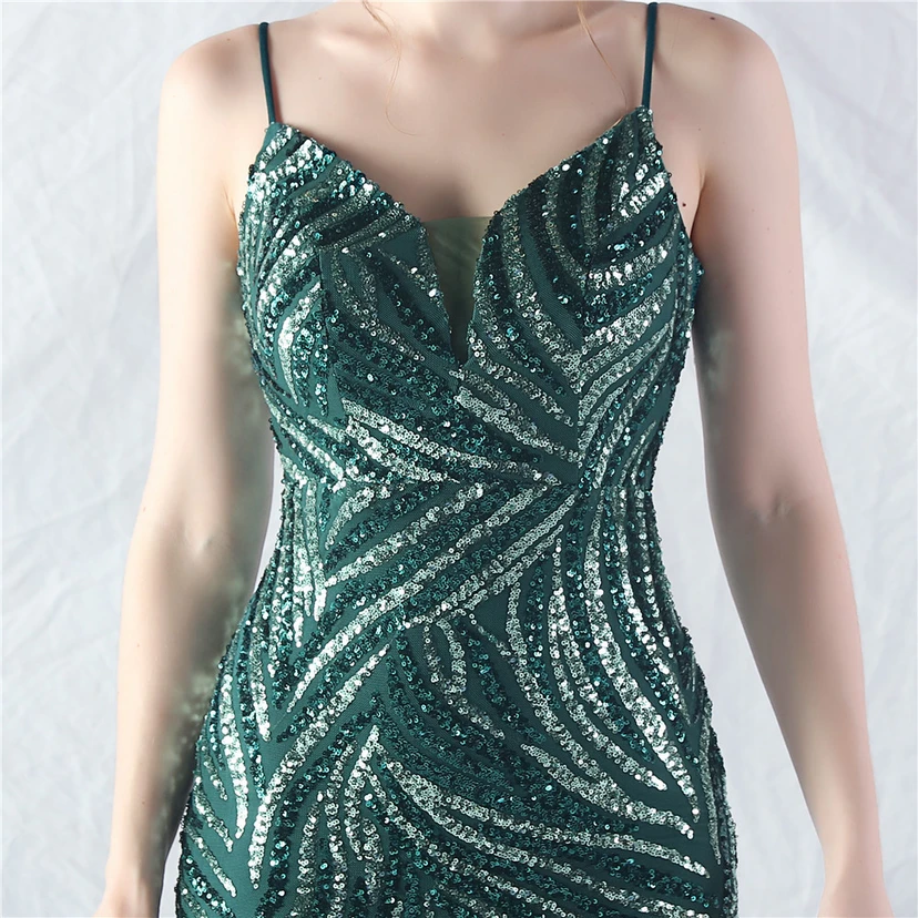 Paillettenbesetztes Abendkleid aus Netzstoff und Trägern view 17