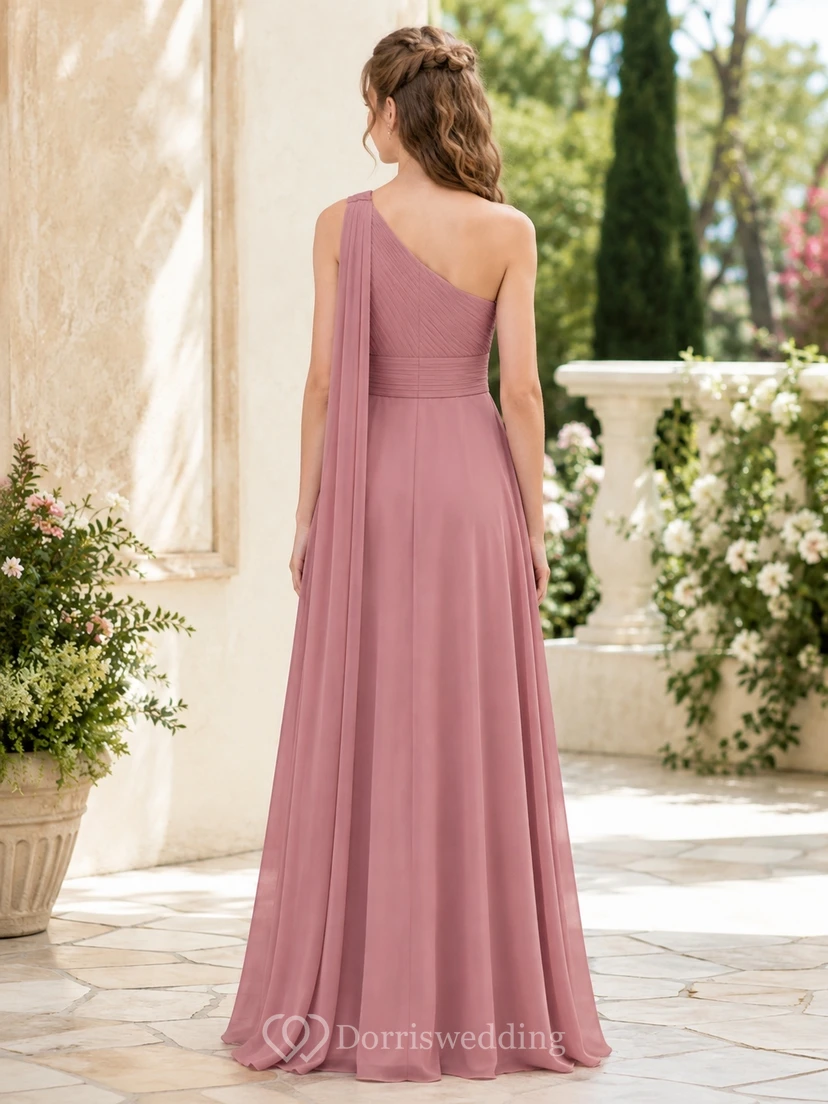 Vestido de dama de honor juvenil color rosa empolvado, corte en A, un solo hombro, sin mangas. view 2