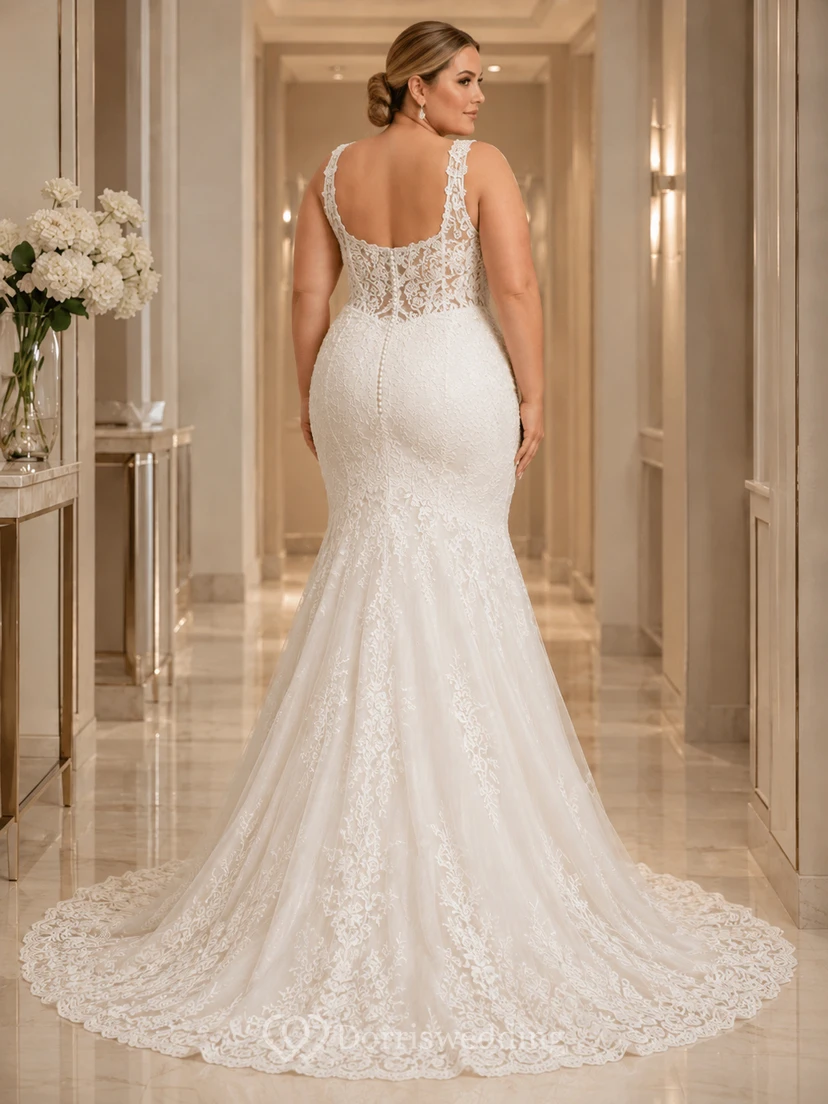 Robe de mariée sirène romantique grande taille en dentelle, décolleté en V plongeant, bretelles larges et encolure carrée, avec traîne chapelle view 2