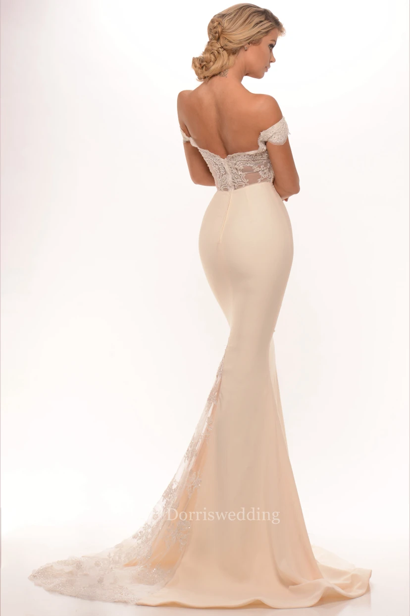 Robe de bal longue trompette en dentelle jersey à épaules dénudées, dos nu en V et traîne. view 2