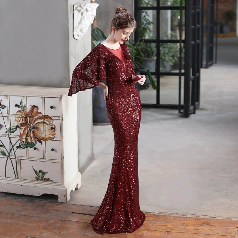 Robe de soirée élégante à paillettes, style sirène, ailes d'ange, idéale pour un banquet ou une réunion. Mannequin automobile. Robe de soirée d'été. view 51