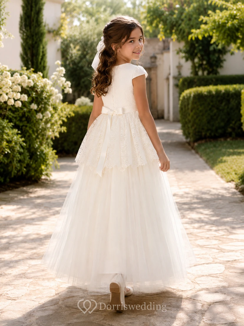 Elfenbeinfarbenes Spitzen-Peplum-Tüllkleid mit Rundhalsausschnitt, kurzen Ärmeln und bodenlangem Spitzen-Peplum-Ausschnitt – perfekt für Kommunion und als Blumenmädchenkleid. view 2