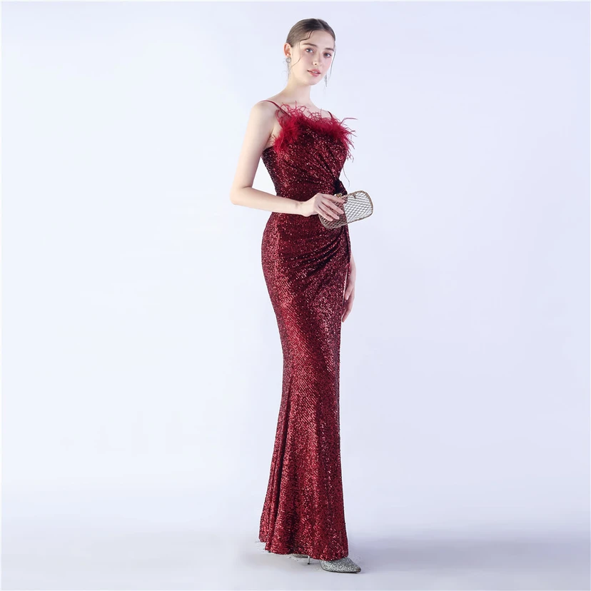 Vestido de noche de alta gama para bodas, con flores y detalles de plumas de avestruz. view 49