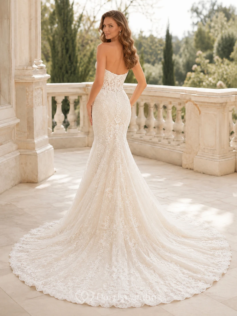 Trägerloses, romantisches Brautkleid mit Meerjungfrauen-Stil, floraler Spitze und Kapellenschleppe view 2
