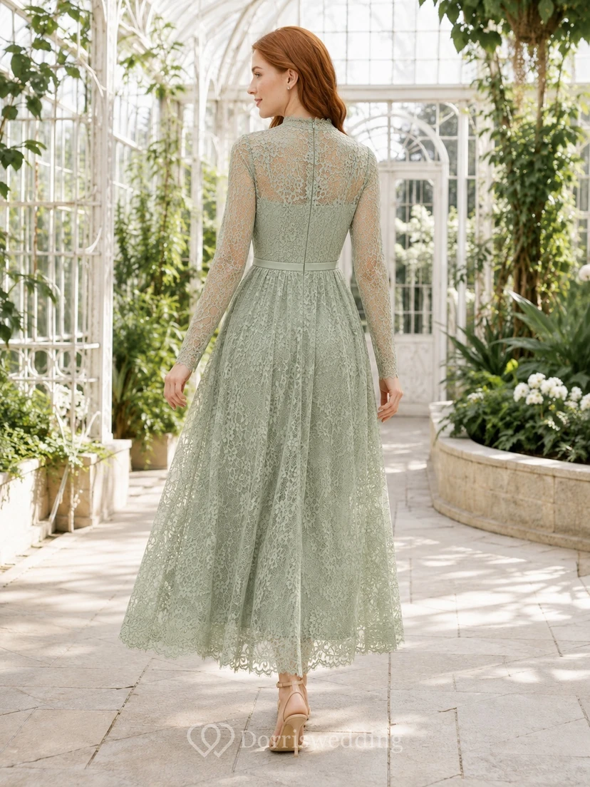 Robe d'invitée de jardin en dentelle sauge, col montant, manches longues, coupe trapèze, longueur thé view 2