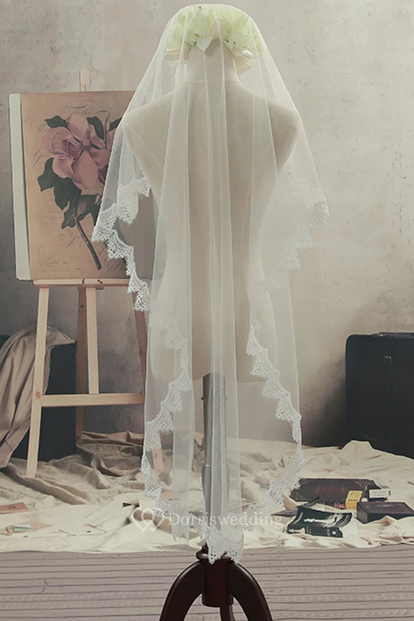 Simple Style Triangular Short Wedding Veil with Lace Edge view 2