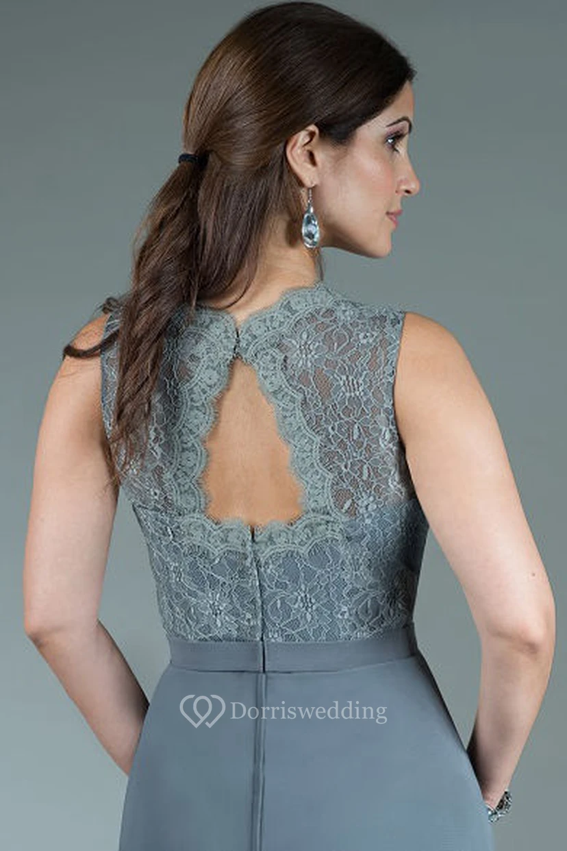 Langes, plissiertes A-Linien-Kleid mit V-Ausschnitt, Spitzenoberteil und Muschelsaum sowie Schlüssellochausschnitt am Rücken – ideal für die Mutter der Braut. view 2