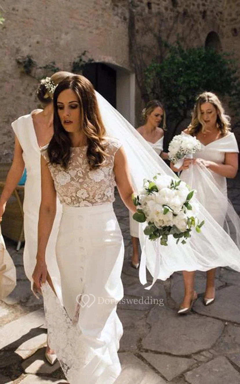 Boho-Hochzeitskleid mit Rundhalsausschnitt, Kapuze, vorderem Schlitz und floralen Applikationen view 3