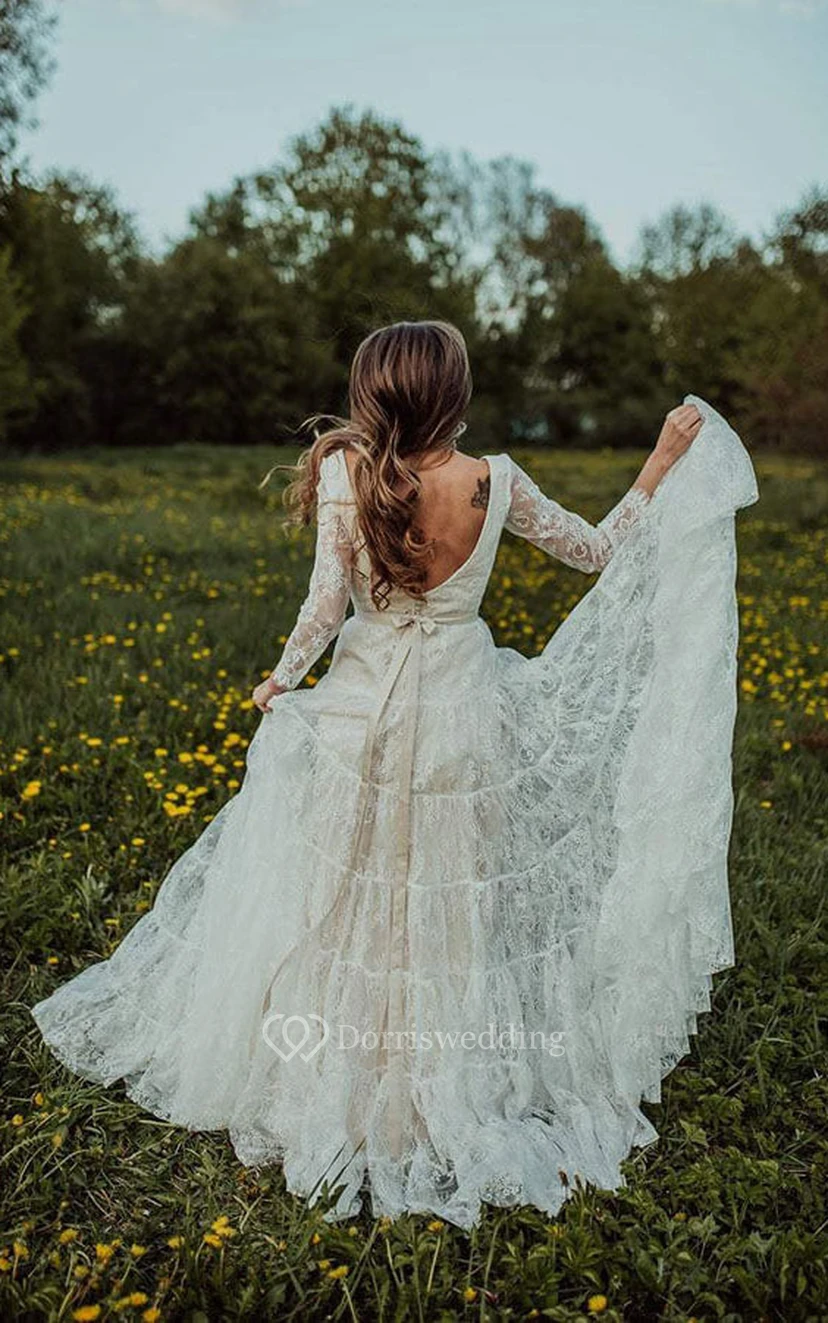 Vestido de novia bohemio de encaje, corte en A, escote en V y manga larga. view 2