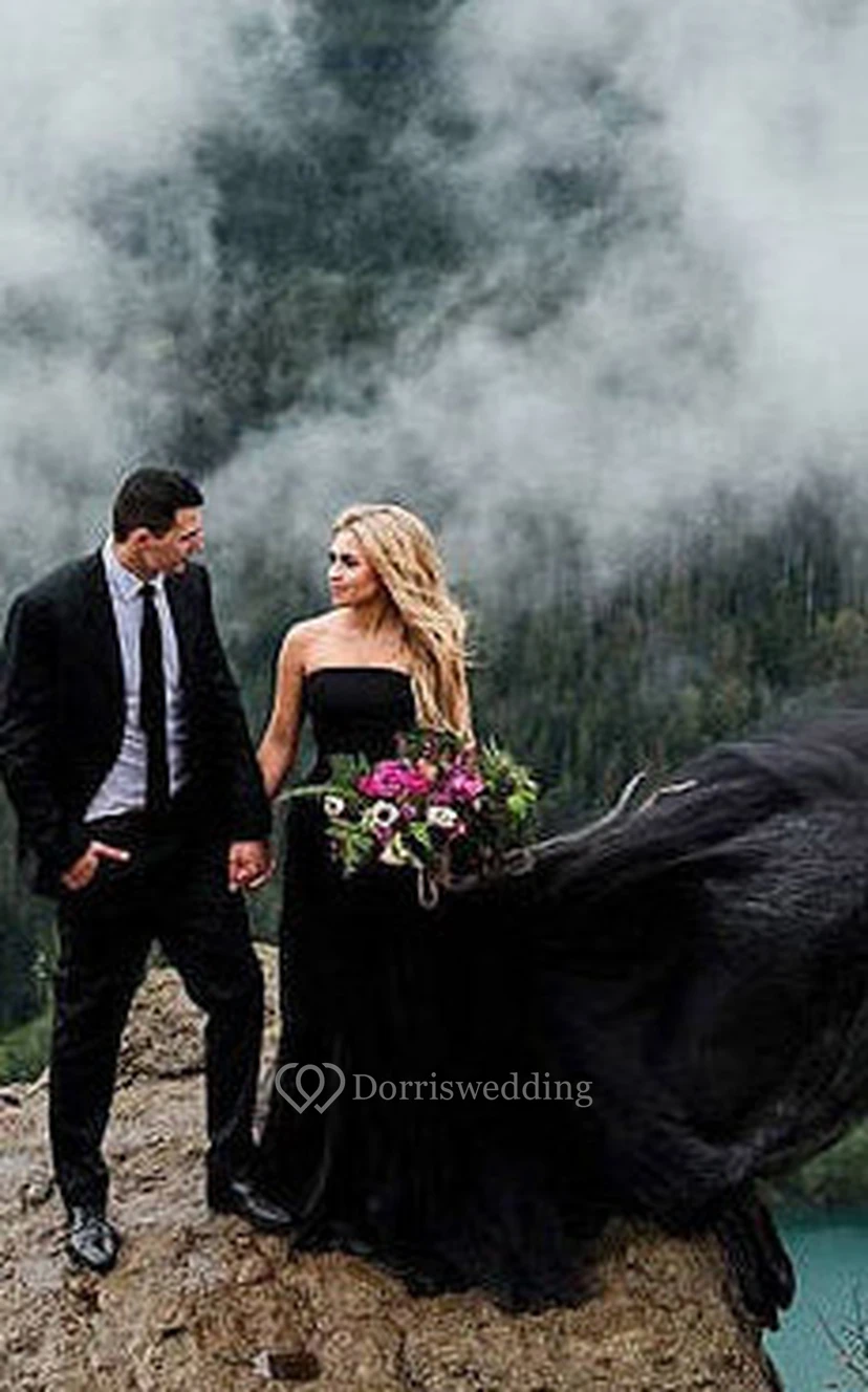 Robe bustier noire en tulle gothique simple avec traîne courte view 4