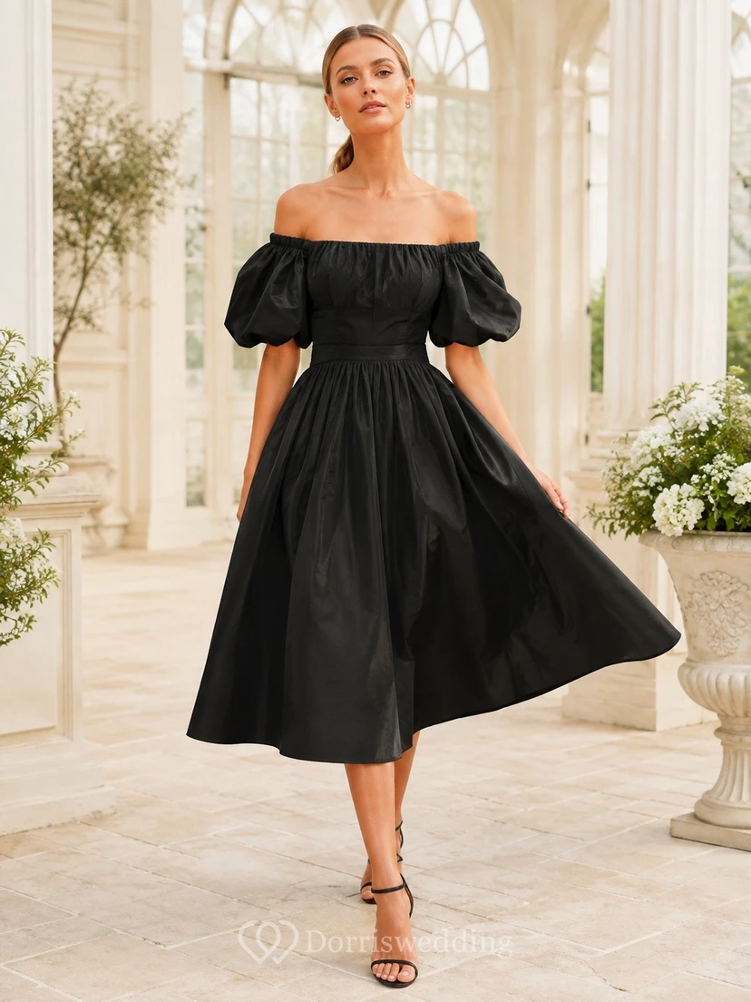 Vestido de satén negro con mangas abullonadas, escote Bardot y corte en A, largo hasta la rodilla.