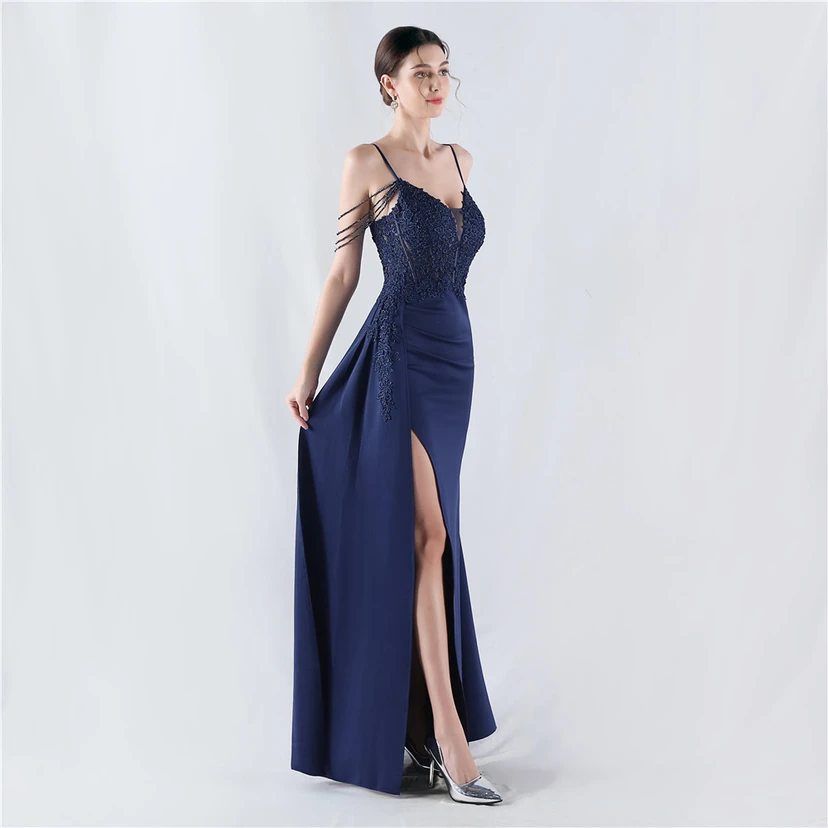 Schweres, mit Diamanten und Blumen besetztes, tailliertes Abendkleid aus Satin mit Fischgrätmuster und Perlenbesatz für Jahrestreffen und Hochzeiten view 44