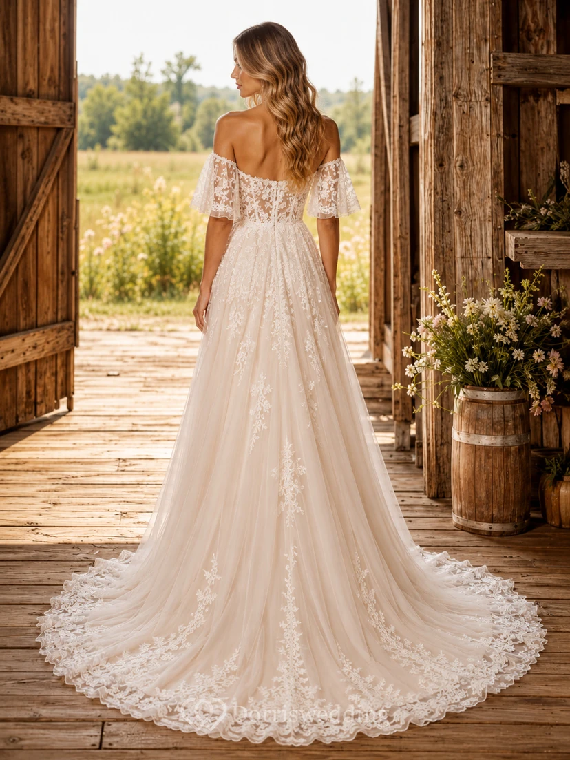 Vestido de novia de tul y encaje campestre, corte en A, hombros descubiertos, manga corta, cola capilla, espalda baja en V. view 2