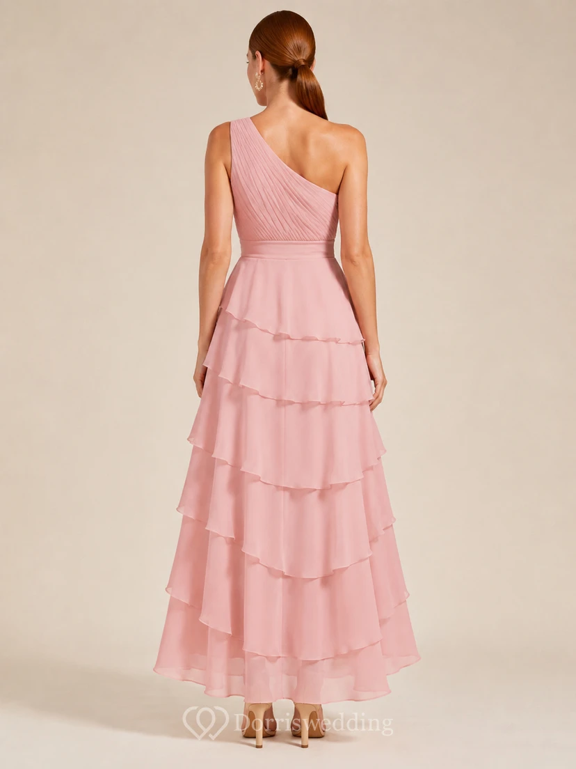 Robe trapèze en tulle rose poudré à une épaule, à volants et ourlet asymétrique. view 2