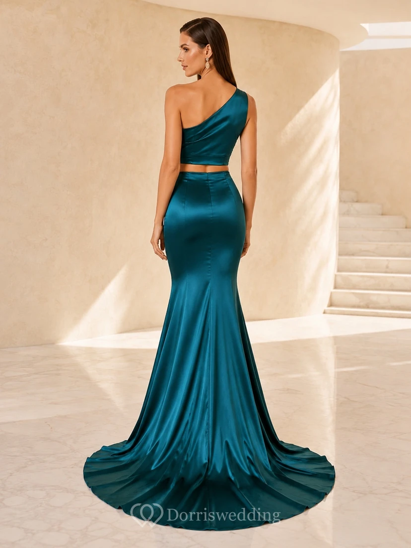 Zweiteiliges dunkelgrünes, einseitig schulterfreies Brautkleid aus Satin im Meerjungfrauenstil mit Schleppe view 2