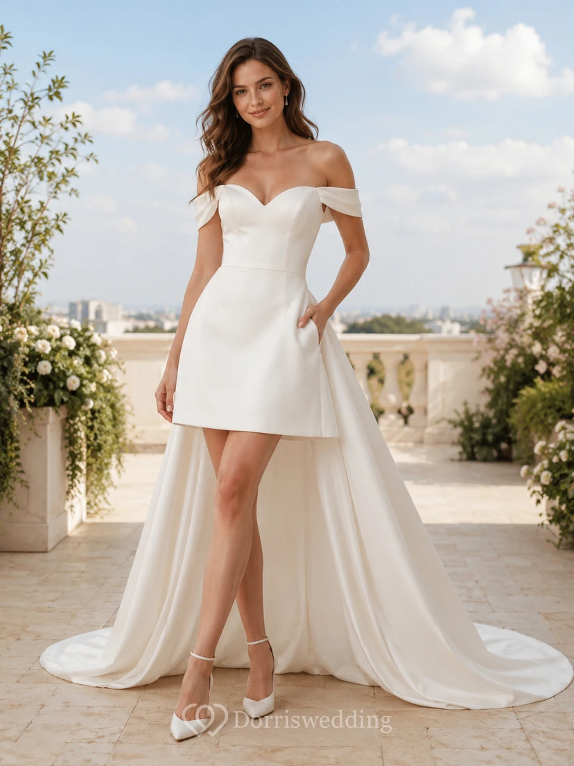Robe de mariée de luxe moderne courte en satin à épaules dénudées et traîne asymétrique