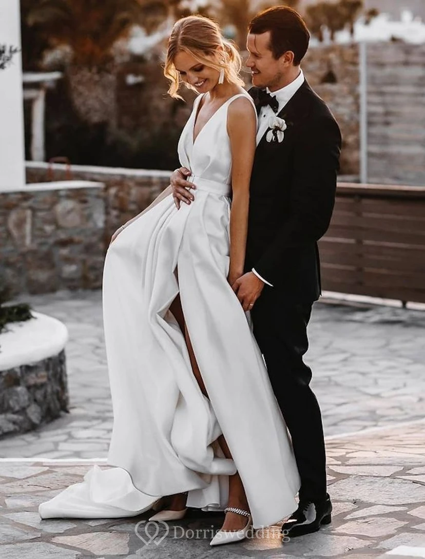 Modernes A-Linien-Brautkleid aus Satin mit V-Ausschnitt und hohem Beinschlitz view 7