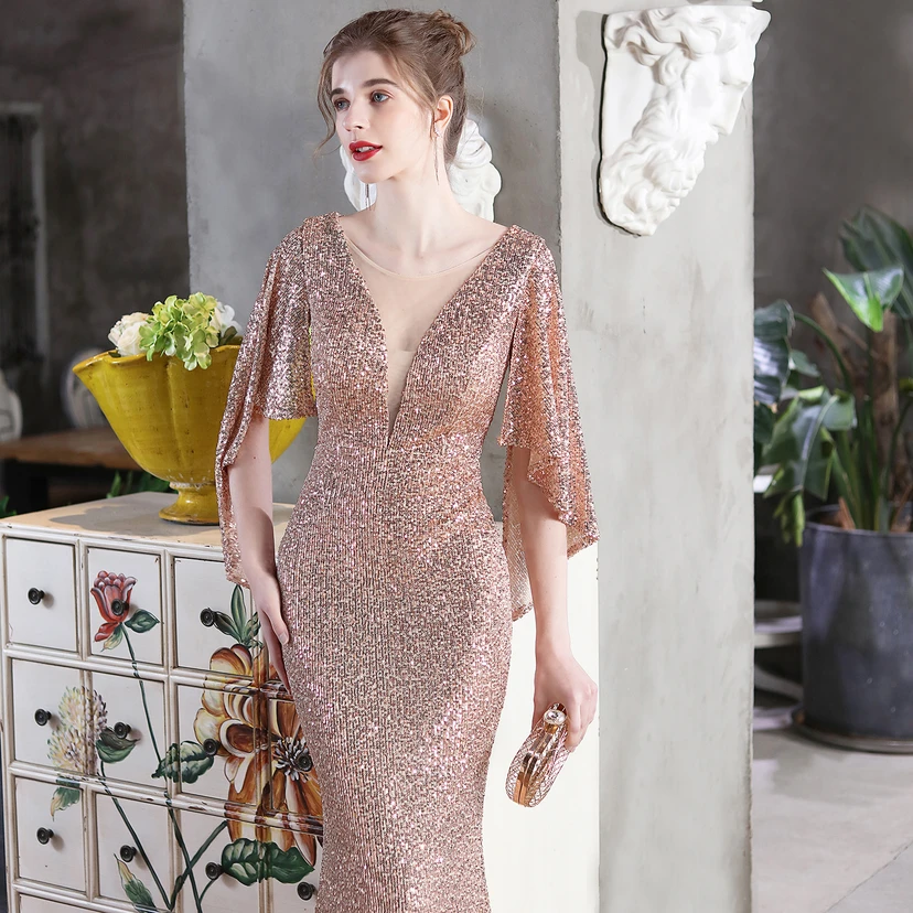 Robe de soirée élégante à paillettes, style sirène, ailes d'ange, idéale pour un banquet ou une réunion. Mannequin automobile. Robe de soirée d'été. view 5