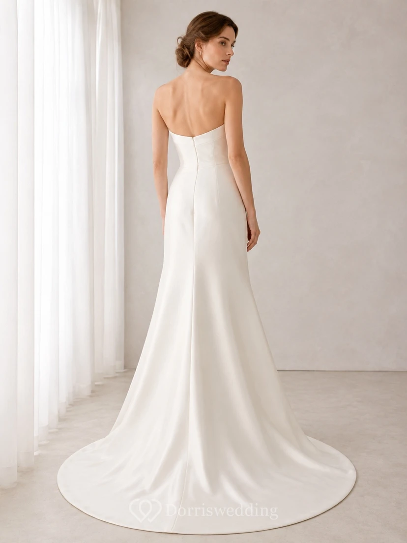 Vestido de novia sencillo y elegante de sirena sin tirantes en satén blanco view 2