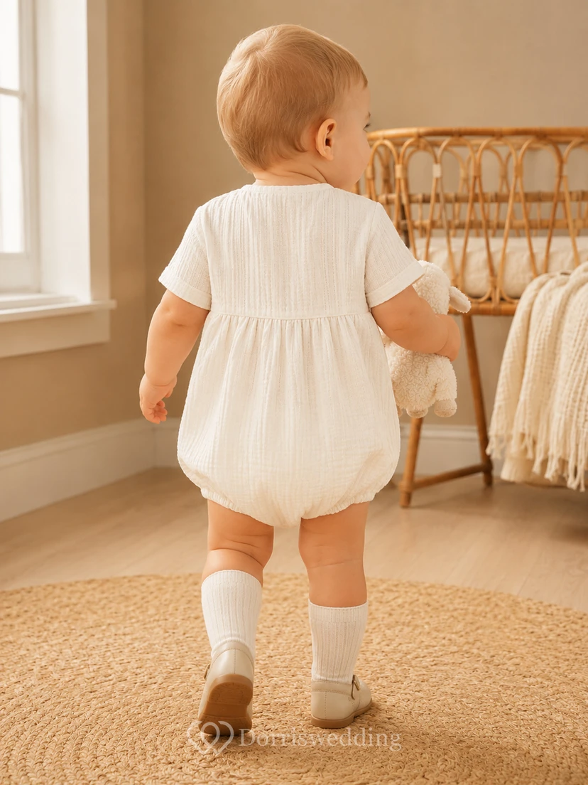 Cremefarbenes, gerafftes Kurzarm-Taufkleid für Jungen view 2