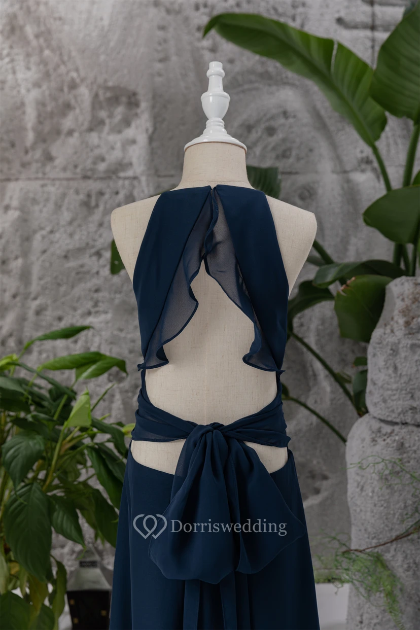 Einfaches, dunkelblaues Chiffon-Blumenmädchenkleid mit Spaghettiträgern und seitlicher Drapierung view 8