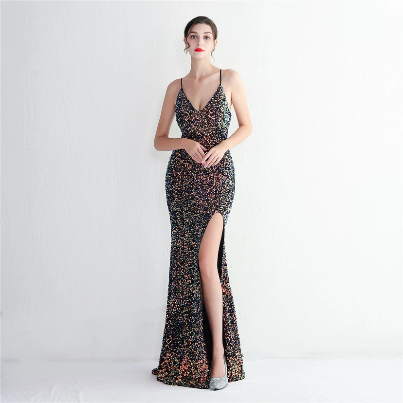 Paillettenbesetztes Abendkleid mit Samtsaum, langen Trägern und schmaler Silhouette für elegante Bankette view 32