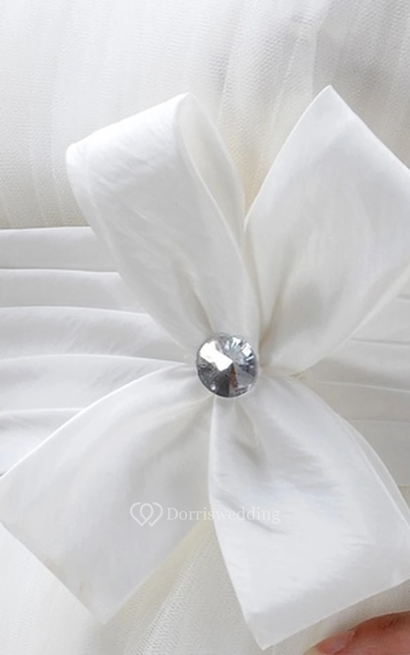 Wunderschönes, trägerloses Tüllkleid mit asymmetrischem Saum, Schleife und Blume view 6
