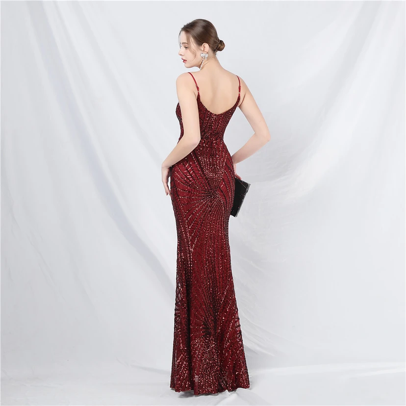 Robe de soirée longue à bretelles en maille transparente ornée de perles et de sequins view 6