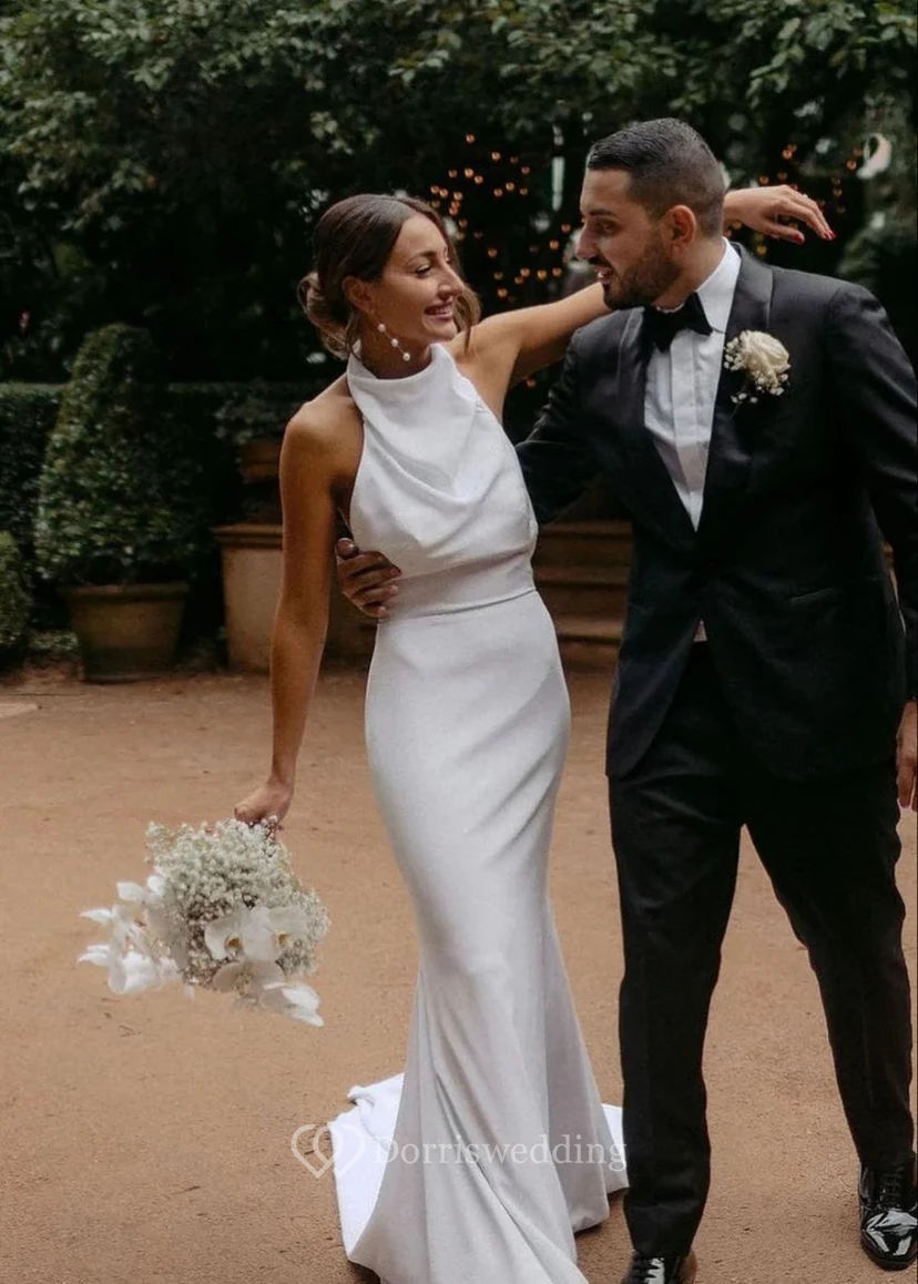 Robe de mariée blanche dos nu avec long voile view 3