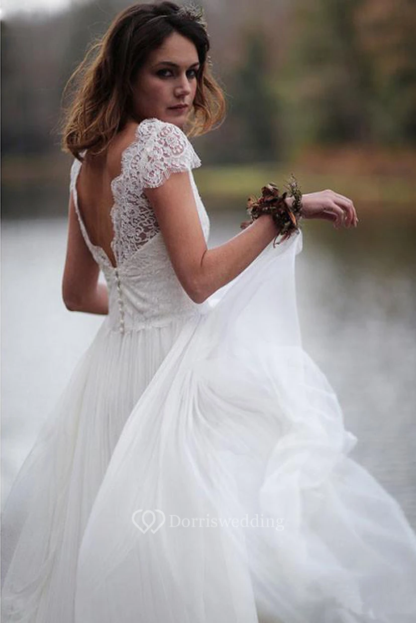 Ätherisches, figurbetontes Brautkleid aus Chiffon und plissierter Spitze view 3