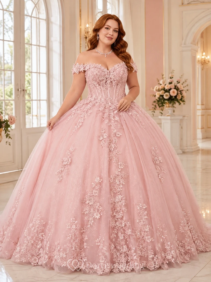 Vestido de quinceañera de talla grande color rosa empolvado con apliques y hombros descubiertos