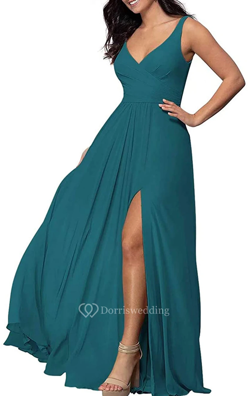 Robe de demoiselle d'honneur en mousseline de soie, coupe trapèze, sans manches, longueur au sol, col en V et fente sur le devant view 9