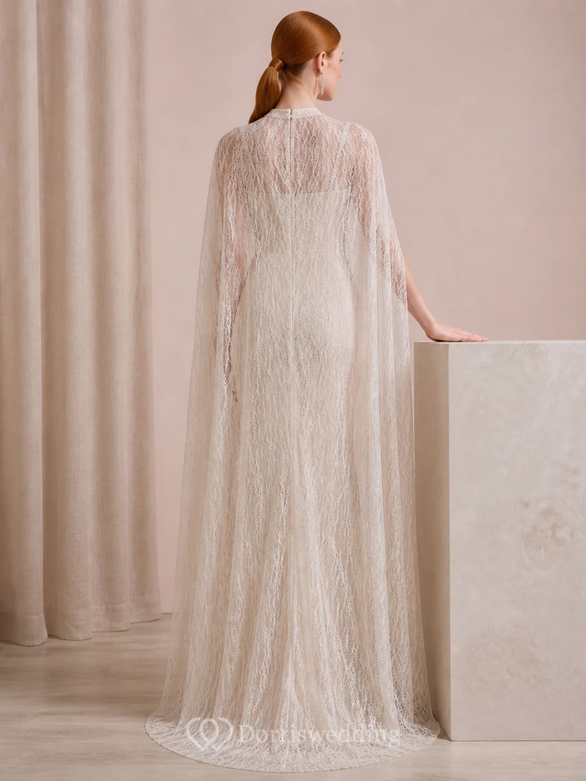 Vestido de novia de corte recto, modesto, con cuello alto, capa y encaje texturizado, largo hasta el suelo. view 2