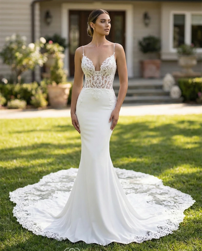 Robe de mariée sirène en dentelle à fines bretelles et décolleté en V