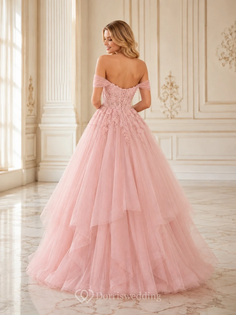 Vestido de gala largo hasta el suelo de tul con corsé rosa rubor y hombros descubiertos, estilo romántico. view 2