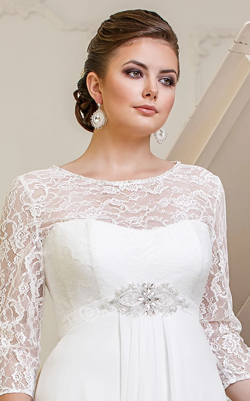 Robe longue trapèze en mousseline de soie à col rond, manches illusion, dos corset empire, ornée de perles et de plis, avec encolure bijou et manches trompe-l'œil. view 3