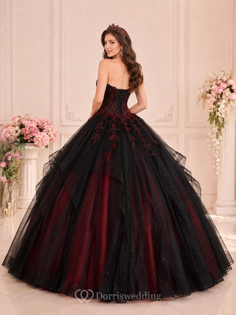 Vestido de princesa de quinceañera de lujo negro y rojo sin tirantes con escote corazón y capas de tul view 2